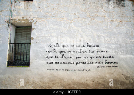 Gedicht an der Wand. Comenar del Arroyo, Provinz Madrid, Spanien. Stockfoto