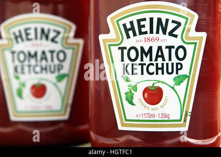 Heinz Tomato Ketchup-Kunststoff-Flaschen Stockfoto