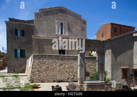 Kirche St. Pietro Apostolo, Piazza della Cisterna, Giglio Castello Village, Insel Giglio, toskanischen Archipels, Toskana, Italien, Europa Stockfoto