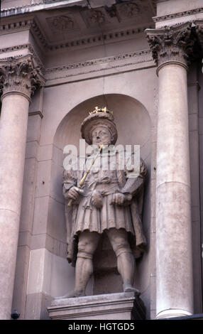 Statue von Heinrich VIII. in der St.-Bartholomäus-Kirche Stockfoto