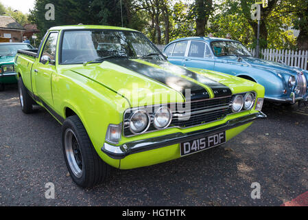 Ford Pick-up-Truck im Parkhaus bei Oldtimer-Rallye. Stockfoto
