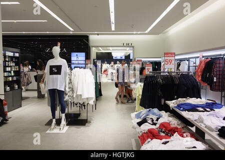 Burgas, Bulgarien - 23. Juni 2016: Burgas Mall Galleria das größte Einkaufszentrum in Bulgarien, welche Hunderte von Kunden und Touristen jeden Tag besuchen Stockfoto