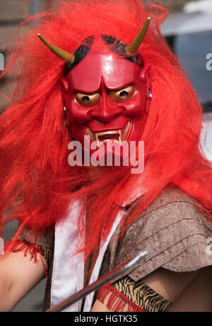 Edinburgh Festival Fringe Darsteller auf der Royal Mile, die Förderung seiner Show. Stockfoto