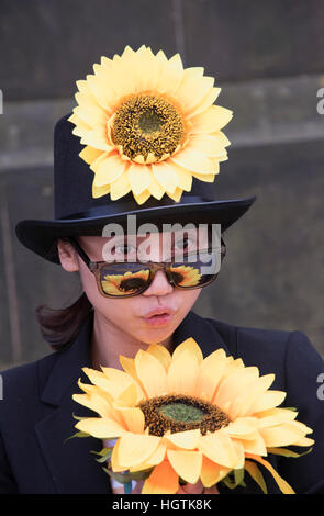 Edinburgh Fringe Festival Performer auf der Royal Mile, die Förderung ihrer Show. Stockfoto