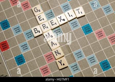 Scrabble Buchstaben Austritt Deutschland in Briefen - welche Wirkung Willen Austritt auf Deutschland haben? Stockfoto