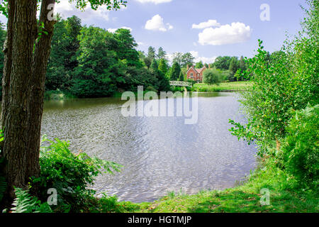 Herrliche Aussicht auf Virginia Wasser See im Windsor Great Park in Windsor Stockfoto