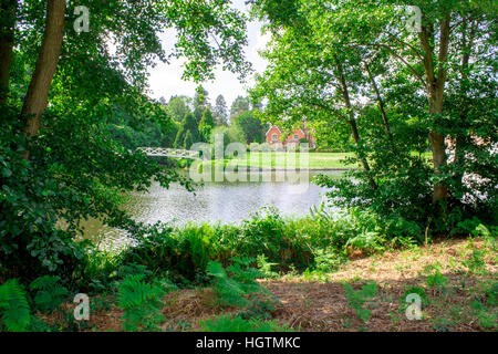 Herrliche Aussicht auf Virginia Wasser See im Windsor Great Park in Windsor Stockfoto