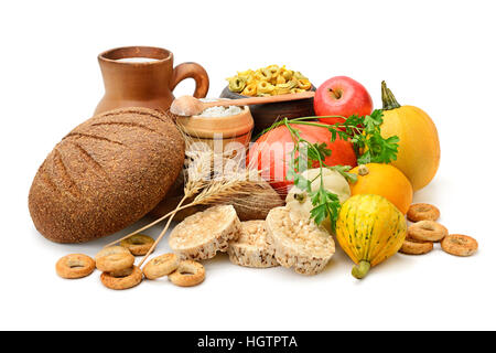 Zusammensetzung von Brot, Milch, Gemüse, isoliert auf weiss Stockfoto