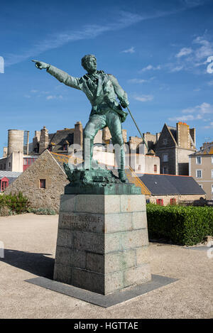 Denkmal von Robert Surcouf in Quebec Haus Garten, Saint-Malo, Frankreich Stockfoto