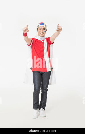 Lächelnde koreanischen Cheerleader Jüngling springen Stockfoto