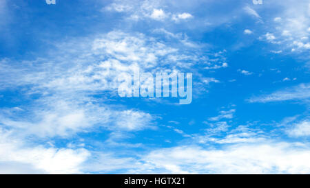 Die weiten blauen Himmel und Wolken Himmel. Stockfoto