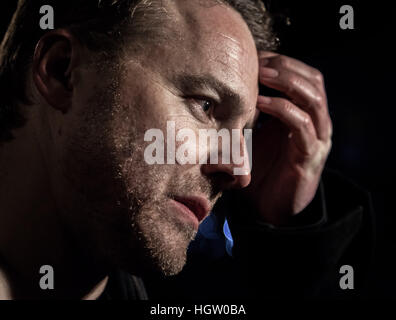 Samuel West, britischer Schauspieler und Theaterregisseur verbindet den Belarus jetzt Protest außerhalb der belarussischen Botschaft in London, UK Stockfoto