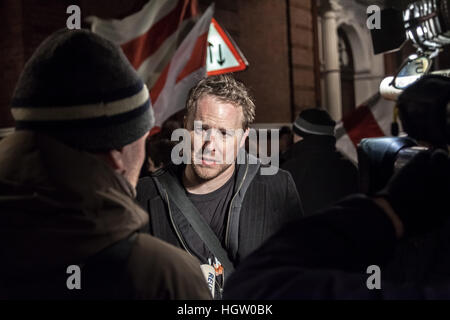 Samuel West, britischer Schauspieler und Theaterregisseur verbindet den Belarus jetzt Protest außerhalb der belarussischen Botschaft in London, UK Stockfoto