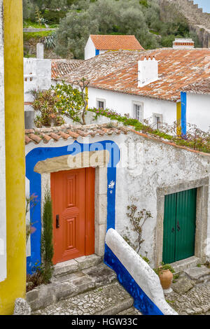 Hübsche Häuser In der mittelalterlichen Stadt Óbidos Portugal Stockfoto