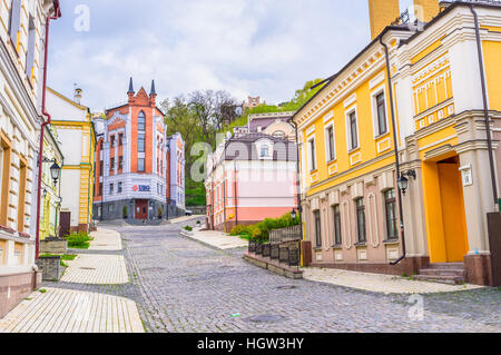 Kiew, UKRAINE - 21. April 2014: Lang ist ein ruhiger Ort im Zentrum Stadt am 21. April in Kiew. Stockfoto