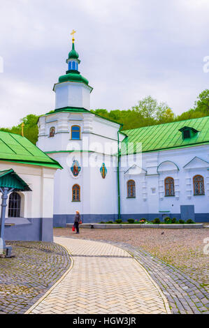 Kiew, UKRAINE - 21. April 2014: The Frolovsky Kloster besteht aus komplexen mittelalterlichen Kirche, hier ist die Mensa von St. Nikolaus, am 21. April Stockfoto