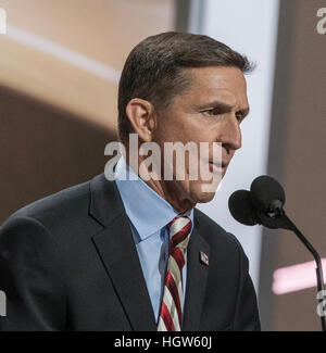 Cleveland, Ohio, USA, 18. Juli 2016 Armee Leutnant General (Ret) Michael Flynn befasst sich mit der Republican National Convention in der Quicken Arena in Cleveland, Ohio.  Bildnachweis: Mark Reinstein Stockfoto