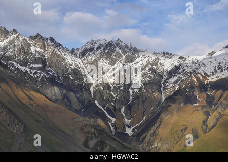 Bergkette Mount Khuro, georgische Militär Highway, Stepantsminda, Kasbek, Kasbegi, Mzcheta-Mtianeti, Georgia, Caucasus Stockfoto
