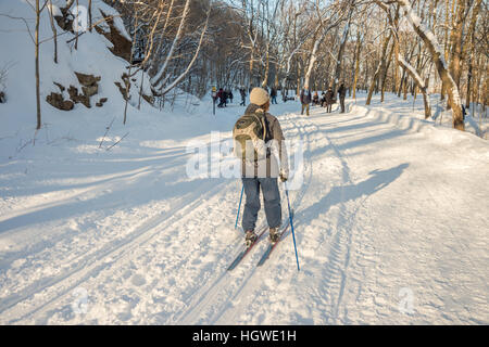 Montreal, CA - 1. Januar 2017: Skilangläufer auf Mont Royal im Winter Stockfoto