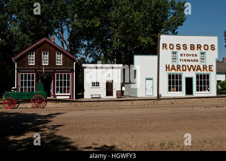 Fort Edmonton, Alberta, Kanada, Rekonstruktion des 19. - speichert 20. Jahrhunderts britische Fort, die Edmonton, wurde auf unbefestigten Straße Stockfoto