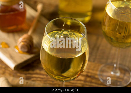 Gelbe Honig Wein Meade Ready to Drink Stockfoto