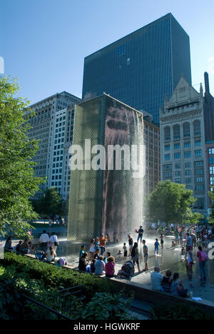 Crown Fountain ist ein interaktives Werk von Kunst im öffentlichen Raum und Videoskulptur vorgestellten im Millennium Park, Chicago, Illinois Stockfoto