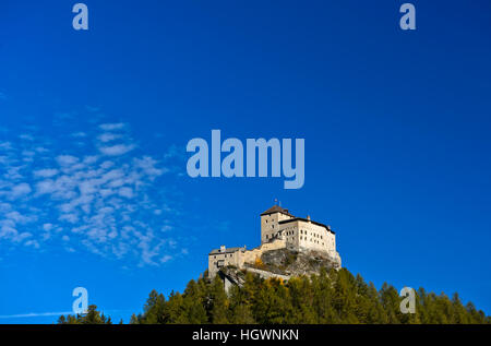 Senken Sie Schloss Tarasp, Tarasp, Scuol, Engadin, Graubünden, Schweiz Stockfoto