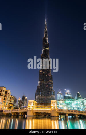 Nachtansicht des Burj Khalifa, Dubai, Vereinigte Arabische Emirate Stockfoto