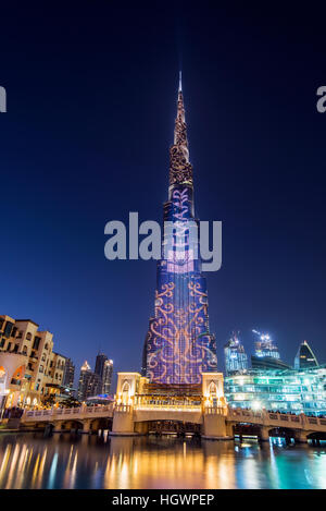 Nachtansicht des LED-Lichtshow am Burj Khalifa, Dubai, Vereinigte Arabische Emirate Stockfoto