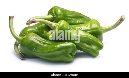 Friggitelli, ein Haufen von toskanischen oder Griechisch milde Paprika, genannt Peperoncini in den USA (Capsicum Annuum). Schneidepfad, Schatten getrennt Stockfoto