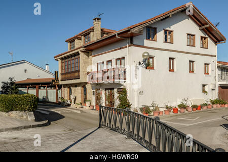 Restaurant in einem typischen Haus im Norden von Spanien, Europa Stockfoto