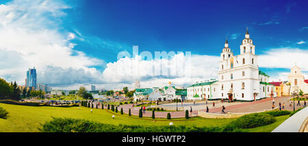 Panoramische Ansicht der Kathedrale des Heiligen Geistes In Minsk - wichtigsten orthodoxen Kirche von Weißrussland. Sehenswürdigkeit und Wahrzeichen In Minsk, Weißrussland. Stockfoto