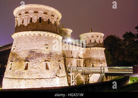 Nachtansicht der Dräi Eechelen Museum in Luxemburg-Stadt Stockfoto