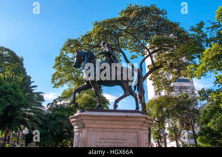 Statue von Simon Bolivar in Simon Bolivar Park, Medellin, Kolumbien Stockfoto