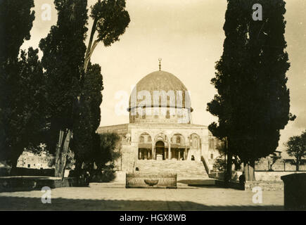 Der Felsendom auf der Suche durch die Bäume Jerusalem, Palästina, Israel, 1946, West Bank, Historische Bilder, Schwarze und Weiße, tolles Bild, Stockfoto