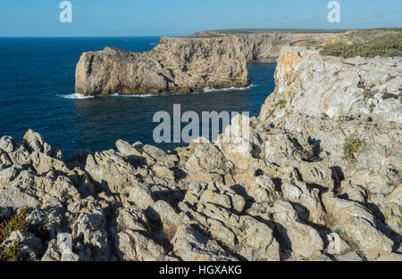 Küste rund um Cabo de Sao Vicente, Cabo de Sao Vicente, Atlantik, Sagres, Algarve, Portugal Stockfoto