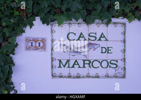 Azulejo-Fliesen in Olhos de Agua, Albufeira, Olhos de Agua, Praia da Falesia, Albufeira, Algarve, Portugal Stockfoto