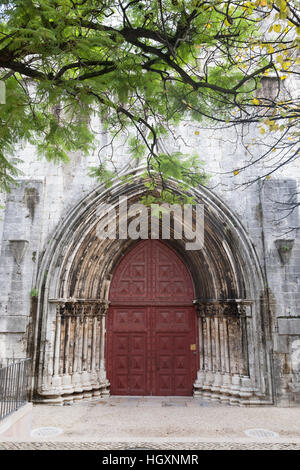 Lissabon, Portugal: Portikus des Carmo archäologischen Museums in der Pombaline Innenstadt. Stockfoto