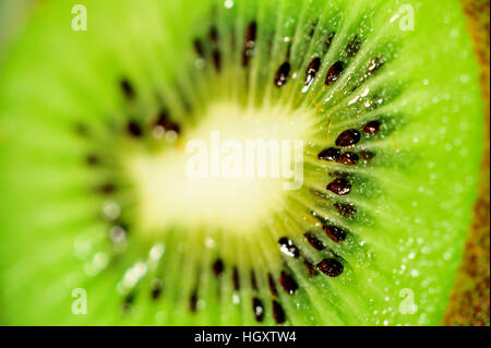 Frische und Reife Scheiben Kiwis Stockfoto