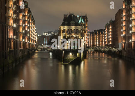 Historische Speicherstadt Hamburg, Deutschland, in der Nacht Stockfoto