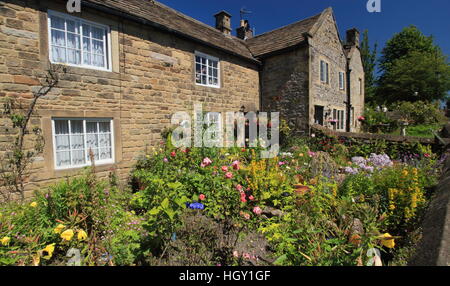 So genannte historische "Pest Cottages" in Eyam, Derbyshire, nachdem das Dorf durch die Pest im 17. Jahrhundert, UK getroffen wurde Stockfoto