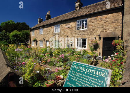 So genannte historische "Pest Cottages" in Eyam, Derbyshire, nachdem das Dorf durch die Pest im 17. Jahrhundert, UK getroffen wurde Stockfoto