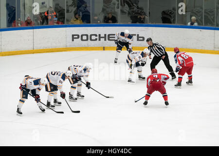 Hockey-Match im Eispalast Witjas Stockfoto