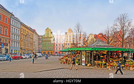 Der Blumenmarkt am Salzplatz, mittelalterliche ruhig neben dem Marktplatz Stockfoto