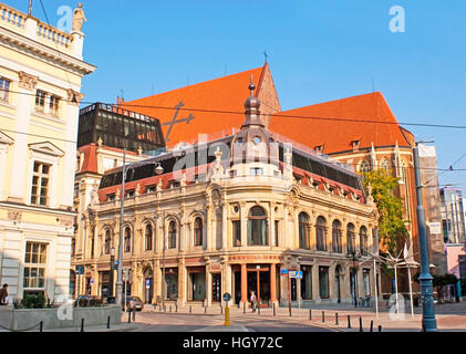 Die Gebäude der Monopol-Hotel befindet sich in der malerischen ruhigen Viertel, neben der Kirche St. Dorothy und Park von Nicolaus Stockfoto