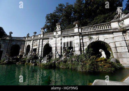 Caserta, Italien - 29. Juli 2016: Teil des Aeolus Brunnen im Royal Palace Gardens von Caserta, Kampanien, Italien. Stockfoto