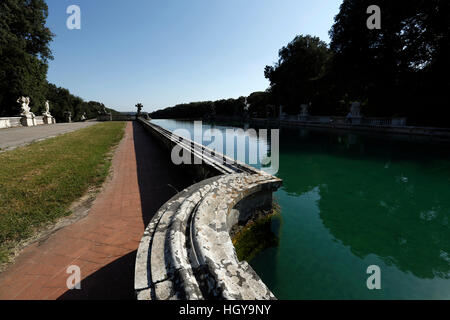 Caserta, Italien - 29. Juli 2016: Brunnen im Garten des Palais Royal in Caserta Detail. Stockfoto