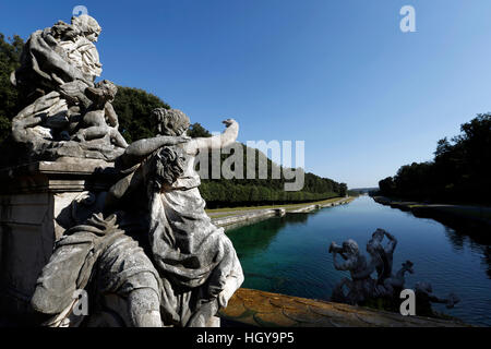 Caserta, Italien - 29. Juli 2016: Brunnen von Venus und Adonis im königlichen Palast-Gärten von Caserta, Kampanien, Italien. Stockfoto