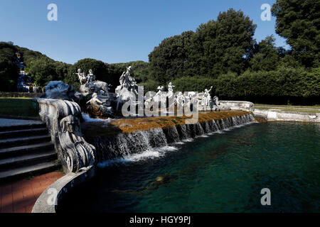 Caserta, Italien - 29. Juli 2016: Brunnen von Venus und Adonis im königlichen Palast-Gärten von Caserta, Kampanien, Italien. Stockfoto