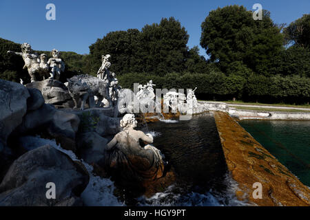 Caserta, Italien - 29. Juli 2016: Brunnen von Venus und Adonis im königlichen Palast-Gärten von Caserta, Kampanien, Italien. Stockfoto